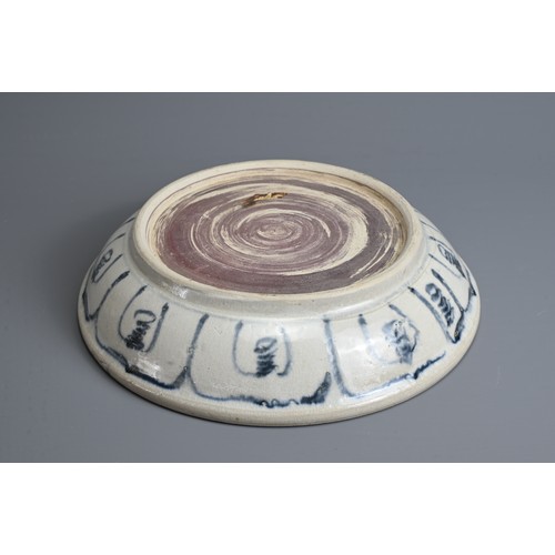 174 - A VIETNAMESE BLUE AND WHITE PORCELAIN DISH, 15TH CENTURY. A nicely decorated example with an attract... 