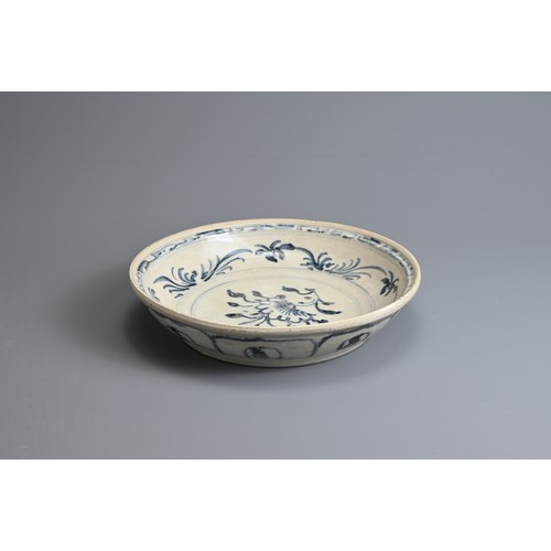 174 - A VIETNAMESE BLUE AND WHITE PORCELAIN DISH, 15TH CENTURY. A nicely decorated example with an attract... 