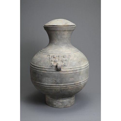 177 - A LARGE CHINESE GREY POTTERY HU JAR WITH COVER, WESTERN HAN DYNASTY (206 BC – AD 8). Heavily potted ... 