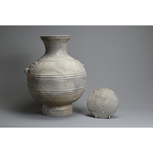 177 - A LARGE CHINESE GREY POTTERY HU JAR WITH COVER, WESTERN HAN DYNASTY (206 BC – AD 8). Heavily potted ... 