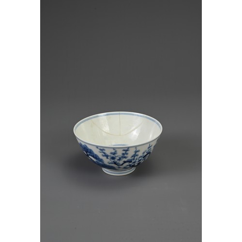 4 - A GROUP OF CHINESE BLUE AND WHITE PORCELAIN ITEMS, 18/19TH CENTURY. To include a floral decorated sh... 