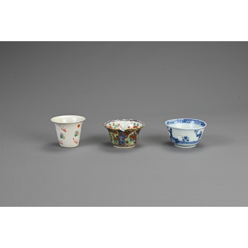 21 - A GROUP OF CHINESE PORCELAIN ITEMS, 18/19TH CENTURY. To include a set of three famille rose dishes; ... 