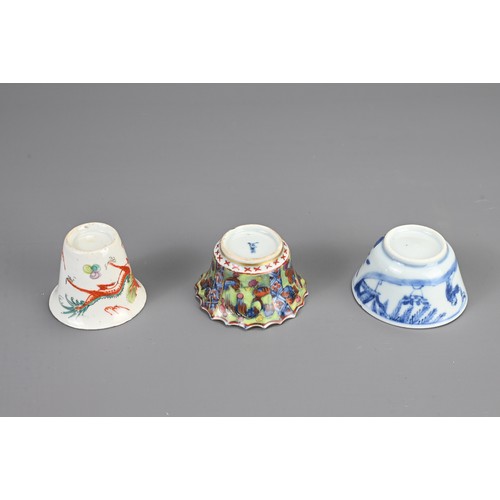 21 - A GROUP OF CHINESE PORCELAIN ITEMS, 18/19TH CENTURY. To include a set of three famille rose dishes; ... 