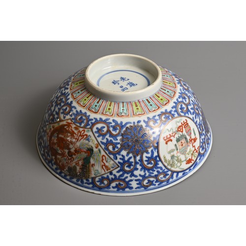 153 - A CHINESE BLUE AND WHITE AND ENAMEL DECORATED PORCELAIN BOWL, LATE QING DYNASTY. Decorated with fan ... 