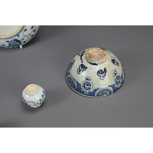 36 - A GROUP OF CHINSE PORCELAIN ITEMS, MING DYNASTY to 18TH CENTURY. To include a monochrome white glaze... 