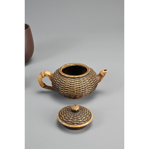 24 - A GROUP OF CHINESE YIXING POTTERY TEAPOTS, 20TH CENTURY. To include a boxed teapot with certificate ... 