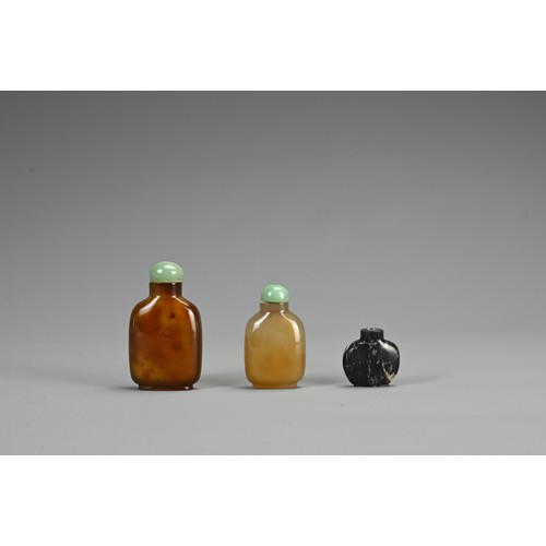 59 - THREE CHINESE CARVED STONE / AGATE SNUFF BOTTLES, 19/20TH CENTURY. To include a small black / grey s... 