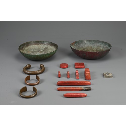 89 - A GROUP OF METALWARE COPPER / BRONZE ITEMS. To include two heavily cast bronze bowls; Nice solid cop... 