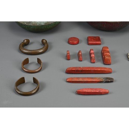 89 - A GROUP OF METALWARE COPPER / BRONZE ITEMS. To include two heavily cast bronze bowls; Nice solid cop... 