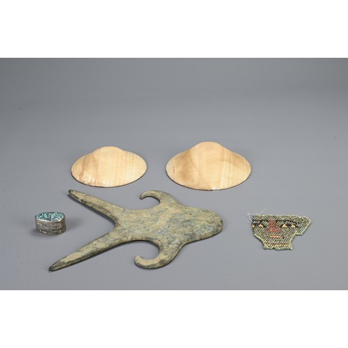 94 - A GROUP OF STONE AND METAL WARE ITEMS. To include two alabaster bowls; An anthropomorphic Indo-Gange... 