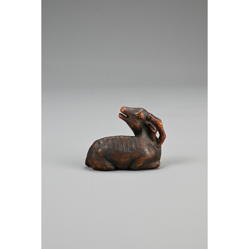 305 - JAPANESE SHOWA PERIOD BOXWOOD NETSUKE OF A RECUMBENT STAG, 20th century, with double inlaid eyes, un... 