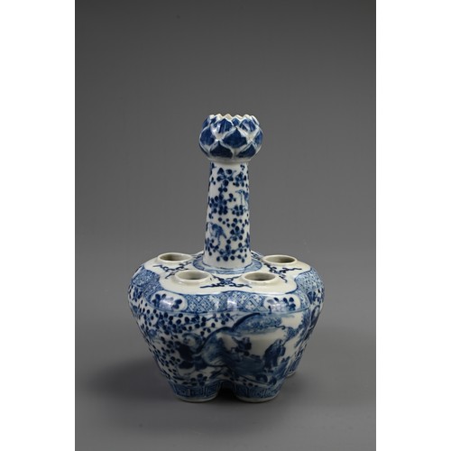 168 - A CHINESE BLUE AND WHITE PORCELAIN TULIP VASE, 19TH CENTURY. Five conjoined vase sections enclosed w... 