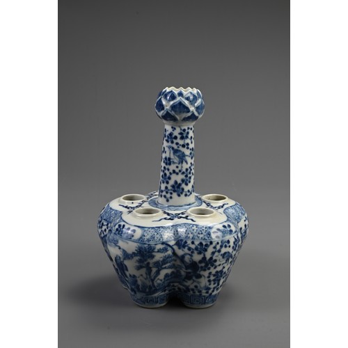 168 - A CHINESE BLUE AND WHITE PORCELAIN TULIP VASE, 19TH CENTURY. Five conjoined vase sections enclosed w... 