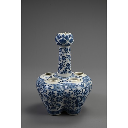 168 - A CHINESE BLUE AND WHITE PORCELAIN TULIP VASE, 19TH CENTURY. Five conjoined vase sections enclosed w... 