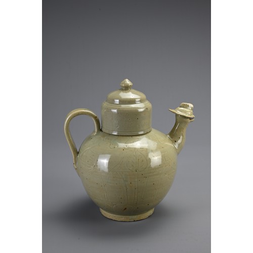 169 - A CHINESE YUEYAO TYPE CELADON GLAZED PHOENIX HEAD EWER AND COVER, SOUTHERN DYNASTIES STYLE. Globular... 