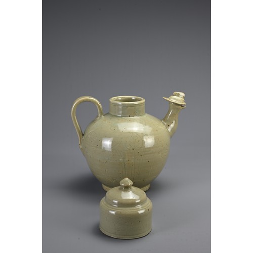 169 - A CHINESE YUEYAO TYPE CELADON GLAZED PHOENIX HEAD EWER AND COVER, SOUTHERN DYNASTIES STYLE. Globular... 