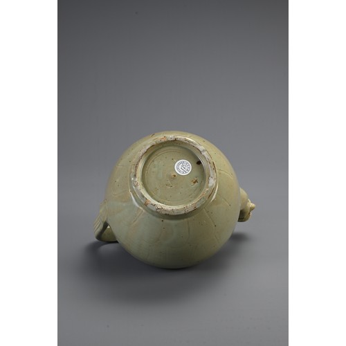 169 - A CHINESE YUEYAO TYPE CELADON GLAZED PHOENIX HEAD EWER AND COVER, SOUTHERN DYNASTIES STYLE. Globular... 