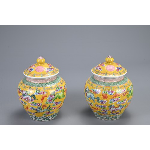 131 - A GROUP OF CHINESE PORCELAIN ITEMS WITH TRAY, 20TH CENTURY. To include a pair of yellow ground porce... 