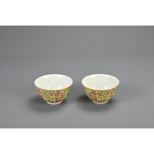 131 - A GROUP OF CHINESE PORCELAIN ITEMS WITH TRAY, 20TH CENTURY. To include a pair of yellow ground porce... 