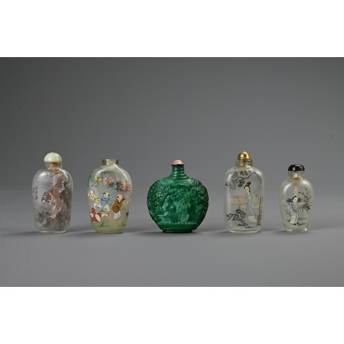 158 - A GROUP OF CHINESE GLASS SNUFF BOTTLES, 20TH CENTURY. To include four inside painted bottles featuri... 