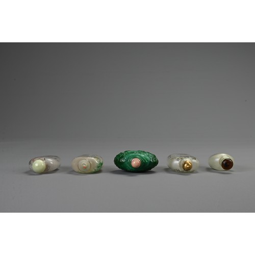 158 - A GROUP OF CHINESE GLASS SNUFF BOTTLES, 20TH CENTURY. To include four inside painted bottles featuri... 