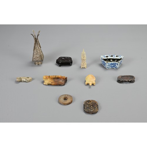 159 - A GROUP OF CHINESE STONE, PORCELAIN AND METALWARE ITEMS. To include a blue and white porcelain ink w... 