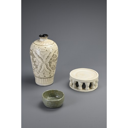 171 - A GROUP OF CHINESE CERAMIC ITEMS, TANG / SONG DYNASTY STYLE. To include a Cizhou type meiping vase, ... 