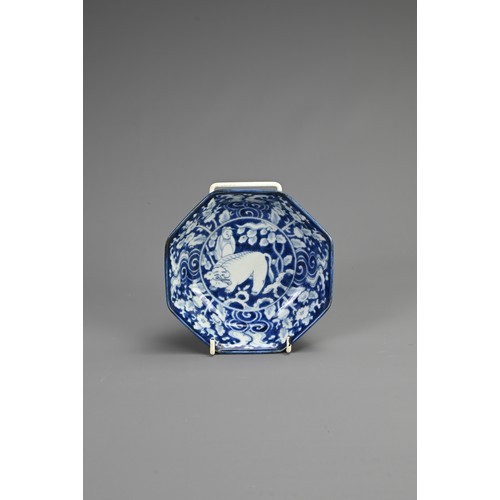 261 - EIGHT JAPANESE IMARI DISHES, MEIJI PERIOD AND LATER. Comprising: a fluted brocaded dish, 21.3cm wide... 