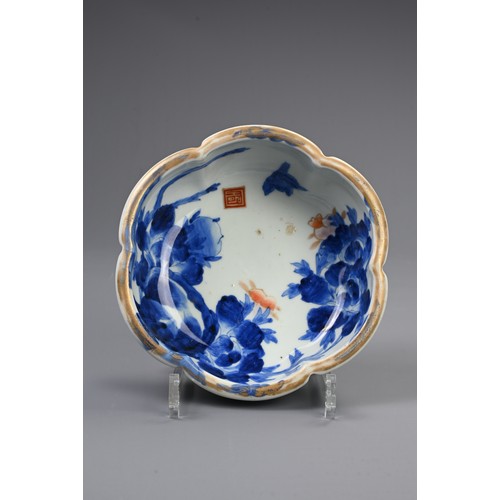 265 - THREE 19TH CENTURY JAPANESE PORCELAIN BLUE AND WHITE LOBED GRADUATED BOWLS AND A GILT BOWL AND COVER... 