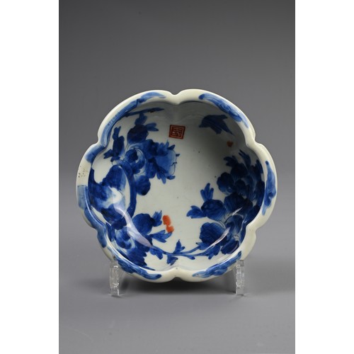 265 - THREE 19TH CENTURY JAPANESE PORCELAIN BLUE AND WHITE LOBED GRADUATED BOWLS AND A GILT BOWL AND COVER... 