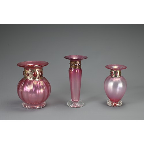 352 - THREE ART GLASS VASES BY ANTHONY STERN. Each with etched signature to base, with pink lustred bodies... 