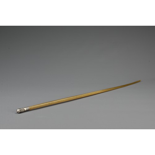 343 - A LATE 19TH CENTURY ASIAN HORN AND WHITE-METAL TOPPED SWAGGER STICK/CANE. The tapering cane with sil... 