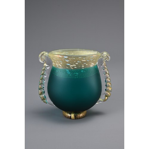 315 - A JAPANESE GREEN GLASS ART VASE BY KUNIAKI KUROKI, LATE 20TH CENTURY. One of Japan’s leading glass a... 