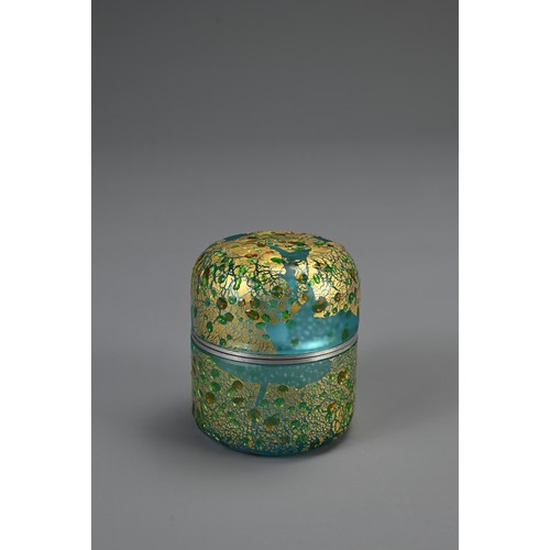 313 - A JAPANESE GLASS TEA CADDY (NATSUME) BY KUNIAKI KUROKI (b. 1945). Tea caddy and cover of cylindrical... 