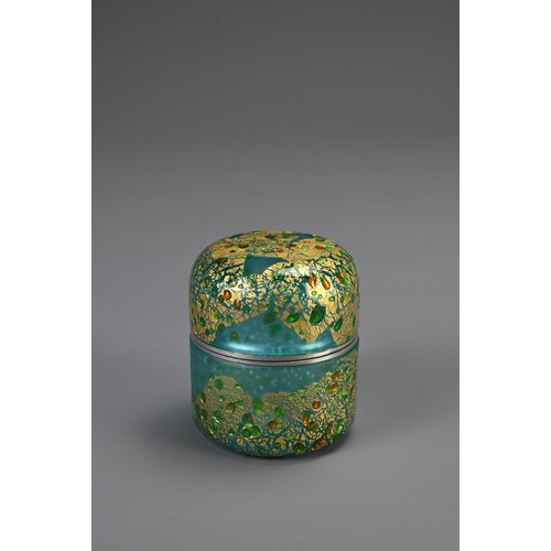 313 - A JAPANESE GLASS TEA CADDY (NATSUME) BY KUNIAKI KUROKI (b. 1945). Tea caddy and cover of cylindrical... 