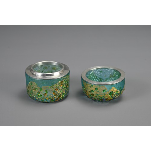 313 - A JAPANESE GLASS TEA CADDY (NATSUME) BY KUNIAKI KUROKI (b. 1945). Tea caddy and cover of cylindrical... 