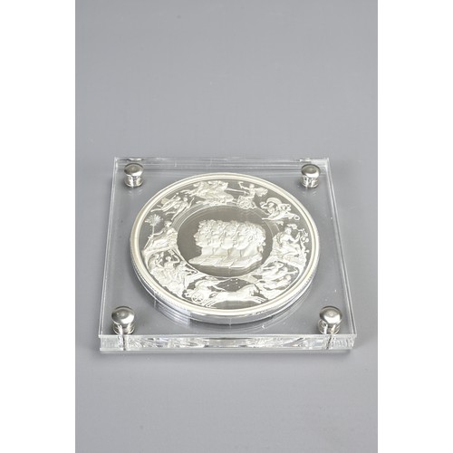 332 - A BATTLE OF WATERLOO COMMEMORATIVE SILVER-PLATED MEDAL (1815-2015) BY BENEDETTO PISTRUCCI, BOXED, WI... 