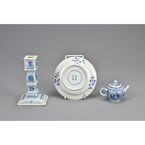 102 - A GROUP OF CHINESE BLUE AND WHITE PORCELAIN ITEMS, 18/19TH CENTURY. To include a square form candles... 