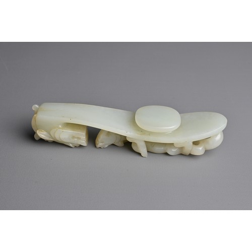 108 - A LARGE CHINESE PALE CELADON JADE BELT HOOK, 18/19TH CENTURY. Carved and pierced section featuring a... 