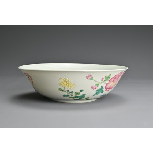 161 - A CHINESE FAMILLE ROSE PORCELAIN BOWL, 20TH CENTURY. A wide rounded bowl with gently everted rim dec... 