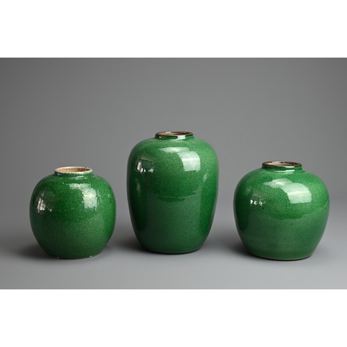 2 - THREE CHINESE GREEN CRACKLE GLAZED PORCELAIN JARS, LATE QING / REPUBLIC PERIOD. Of graduating sizes ... 