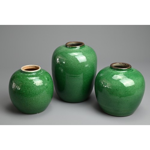 2 - THREE CHINESE GREEN CRACKLE GLAZED PORCELAIN JARS, LATE QING / REPUBLIC PERIOD. Of graduating sizes ... 