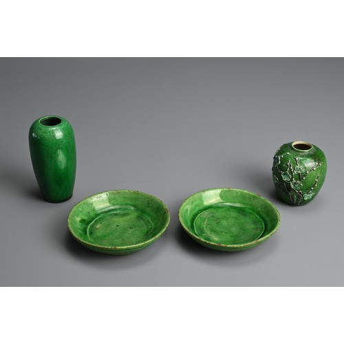 3 - A GROUP OF CHINESE GREEN GLAZED PORCELAIN ITEMS, LATE QING / REPUBLIC PERIOD. To include a pair of s... 