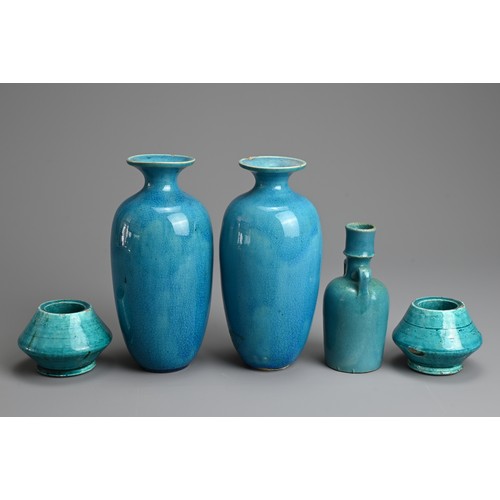 10 - A GROUP OF CHINESE TURQUOISE GLAZED PORCELAIN STONEWARE ITEMS, 18/19TH CENTURY. To include a pair of... 