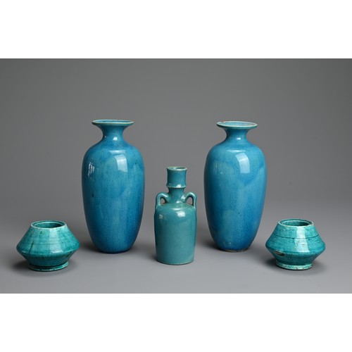 10 - A GROUP OF CHINESE TURQUOISE GLAZED PORCELAIN STONEWARE ITEMS, 18/19TH CENTURY. To include a pair of... 