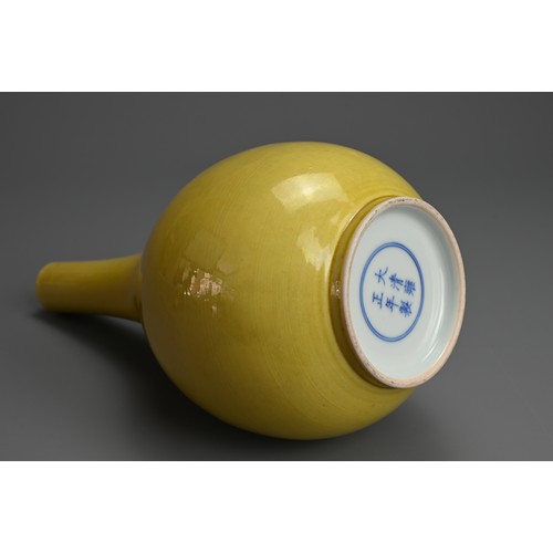 14 - A FINE CHINESE YELLOW GLAZED PORCELAIN BOTTLE VASE, REPUBLIC PERIOD. Of pear shape with cylindrical ... 