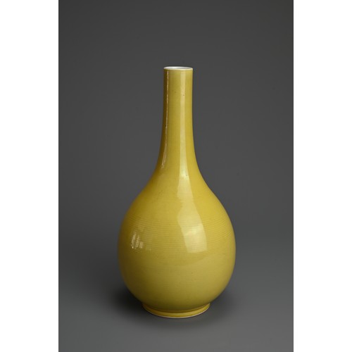 14 - A FINE CHINESE YELLOW GLAZED PORCELAIN BOTTLE VASE, REPUBLIC PERIOD. Of pear shape with cylindrical ... 