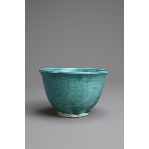 16 - A CHINESE TURQUOISE GLAZED PORCELAIN BOWL, LATE MING DYNASTY. Rounded body with slightly everted rim... 