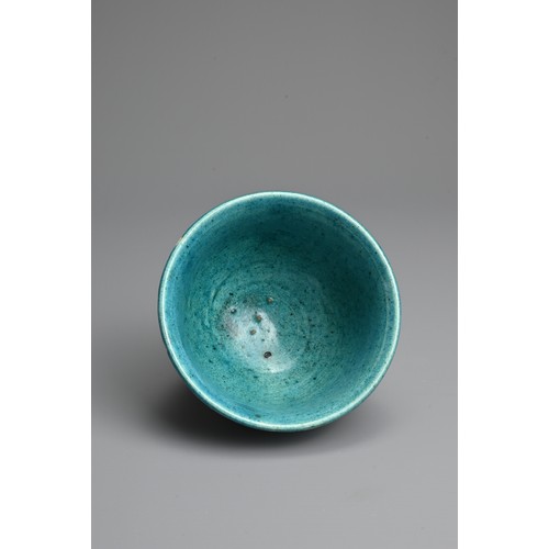 16 - A CHINESE TURQUOISE GLAZED PORCELAIN BOWL, LATE MING DYNASTY. Rounded body with slightly everted rim... 