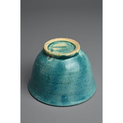 16 - A CHINESE TURQUOISE GLAZED PORCELAIN BOWL, LATE MING DYNASTY. Rounded body with slightly everted rim... 